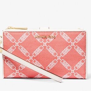 BNWT authentic Michael Kors Jet Set Wristlet  with Gift Box